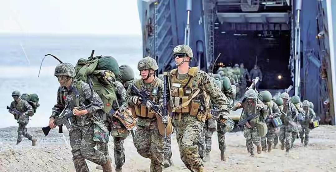 中方制裁刚落地，特朗普就改主意了！取消撤离计划，赖在琉球保台