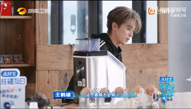 白鹿王鹤棣合唱海边探戈亲爱的客栈白鹿王鹤棣海边合唱《海边探戈》也太搭了！海风配歌