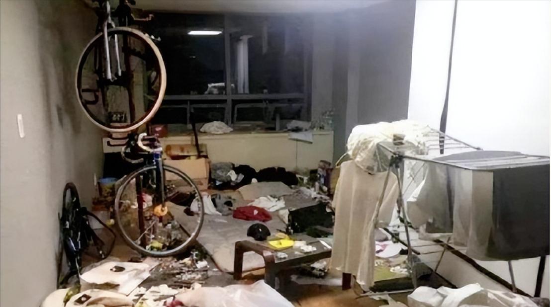 广东惠州，一位女士在外地打工多年，攒钱买了套房，一直空着没住，等她回来推开门，屋