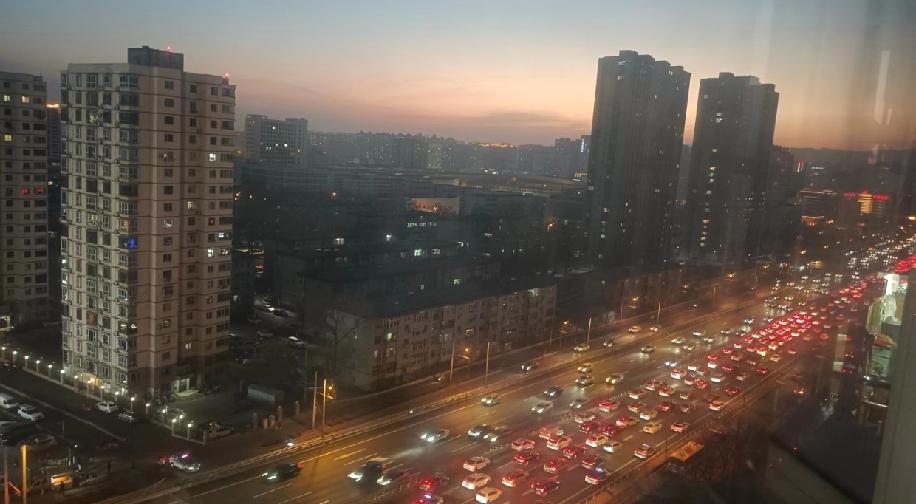 原来人真的会有好多年好多年的低谷期，日子里好像连一件顺心的好事都没有，那段时光里