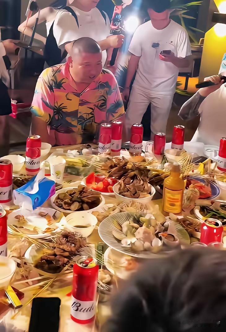 这应该也算初代网红中的佼佼者了吧，虽然后来被封杀了，逐渐淡出了大众视野，但是看看