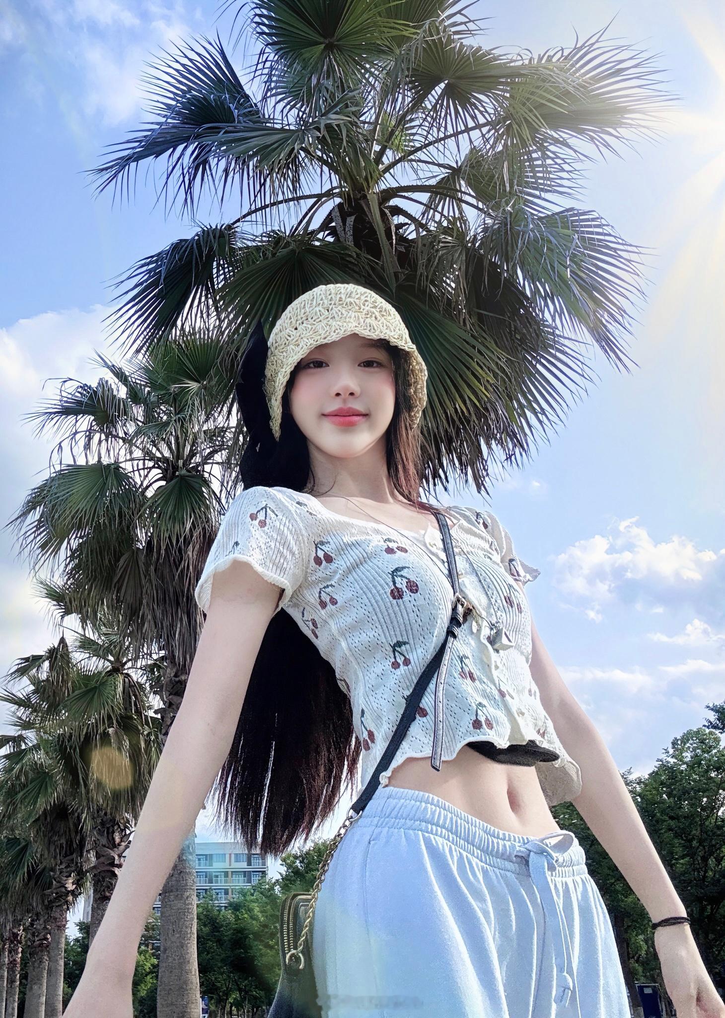夏天是蓝天白云小吊带🌴  ​​​
