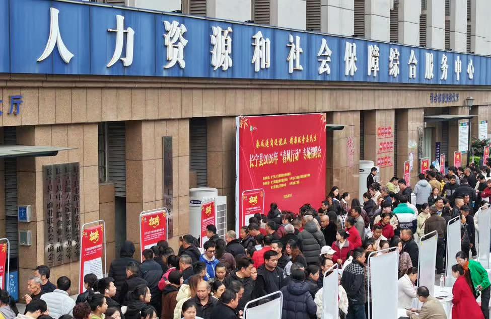 失业后，才得出来的感悟：

1.第一点：一定要上班，哪怕工资2000元也无所谓。