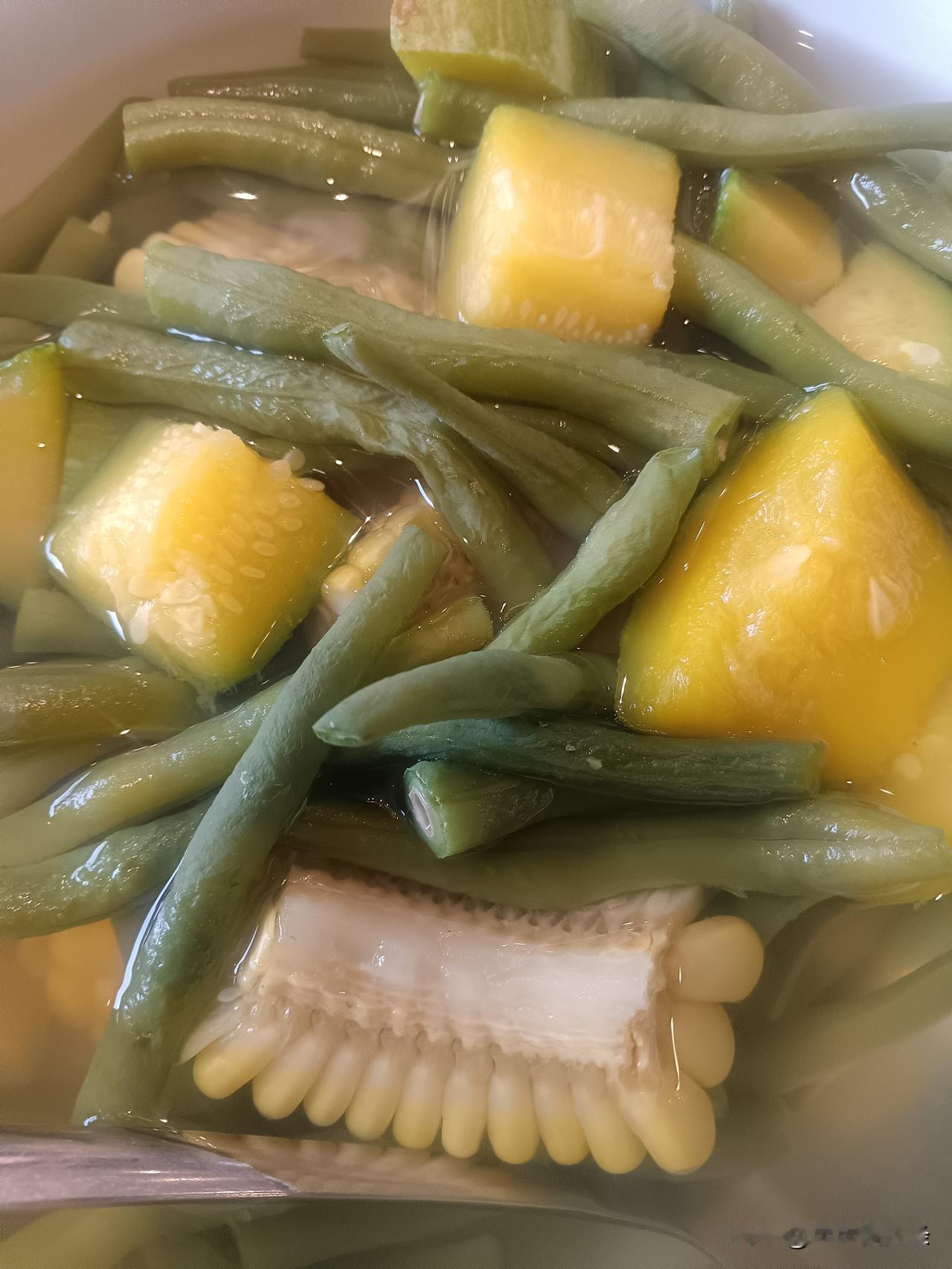 这个菜是我们贵州的素菜汤标志，夏天家家户户每天必吃的一道菜，以前我年少吃这个菜，