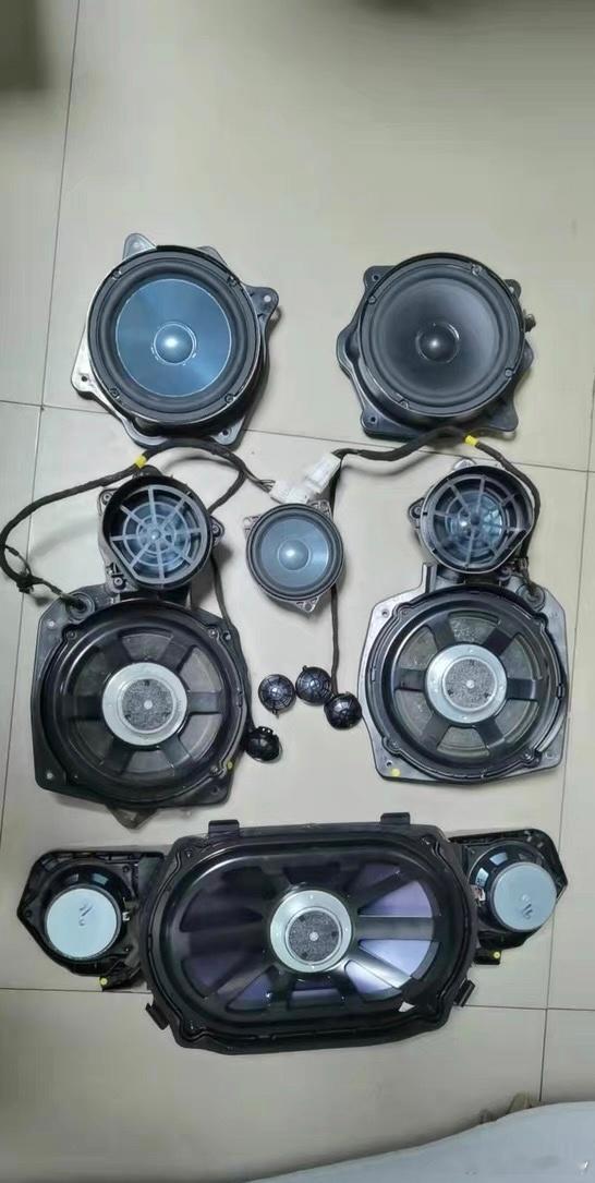 再转一下，谷底价出全套奔驰W221 S级哈曼卡顿喇叭，全车4门，前后平台一整套，