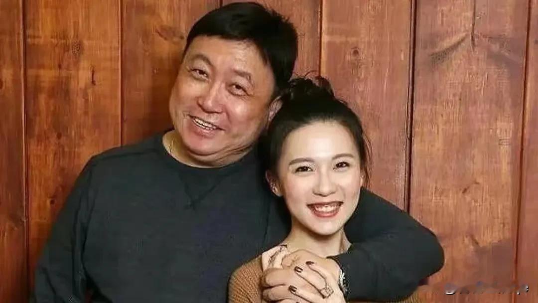 八九十年代，香港电影的黄金时代，无论是僵尸系列，还是周星驰的喜剧系列，依然是人们