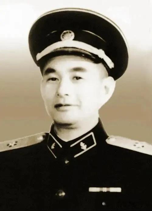 徐明德（1916年—2007年1月12日），河南省新县人。一九三一年加入中国共产
