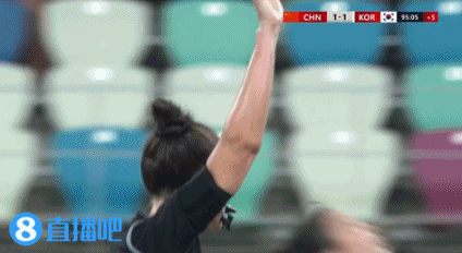 吹哨了！中国女足无缘奥运会！
水教练这表情！
一脸无奈！
中国女足差一点进奥运会