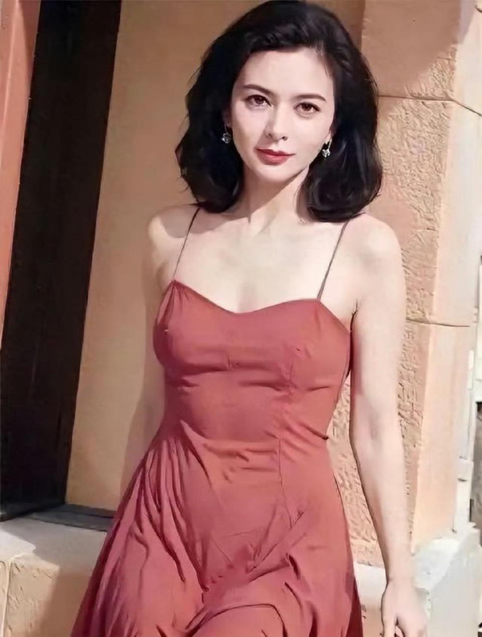 最美不过关之琳
华仔爱过的女人，富豪狙击手
与关之琳在一起，刘德华眼神柔情似水