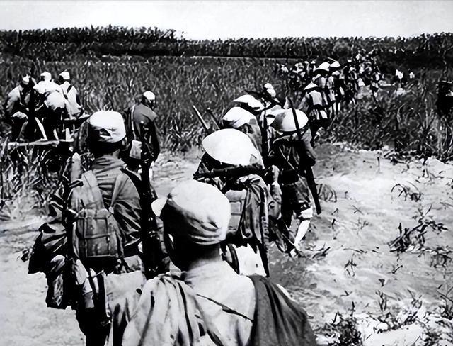 1939年，冀东抗联总司令高志远去开会，萧克对他说：“配枪不错。”高志远把手枪交