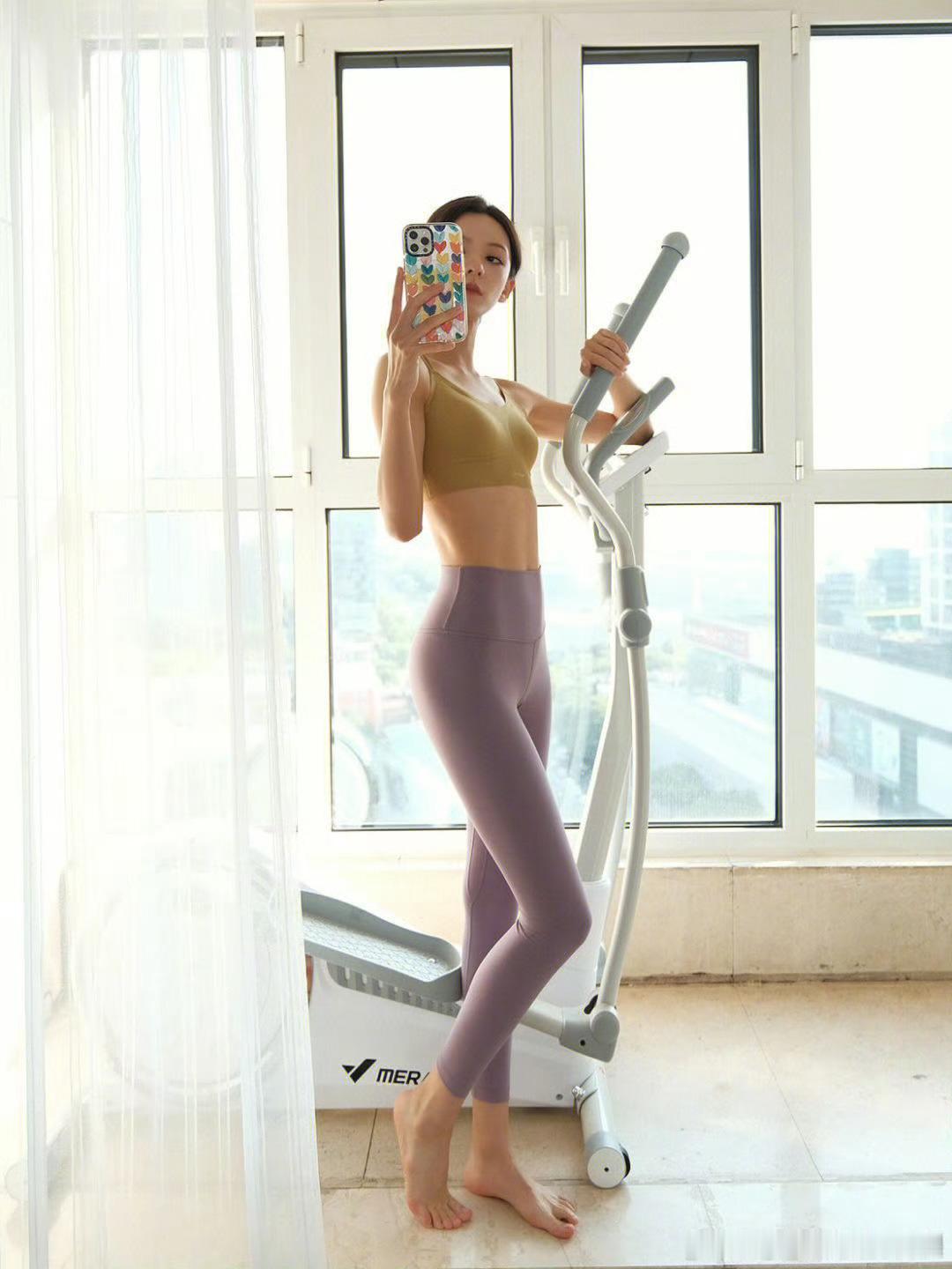 张予曦打招呼这段美我一大跳 张予曦明媚得也太超过了吧！直接美到我失语，姐姐这张脸