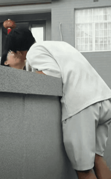 1 为了哥们的爱情，这兄弟也是拼了。[震惊]
2 这一翻，锅呆了，妈妈也无语了。