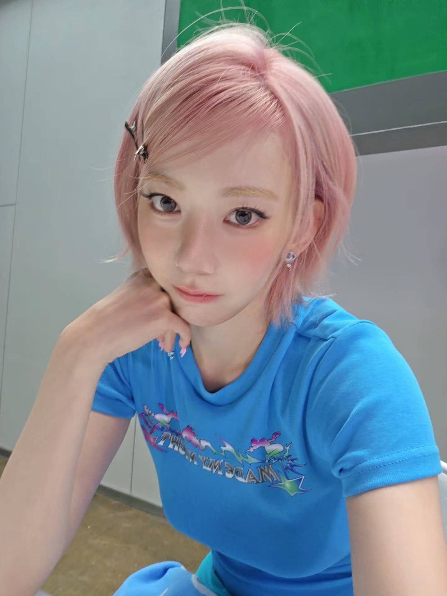 这么呆 感觉一根棒棒糖就能拐走🤏🏻 ​​​