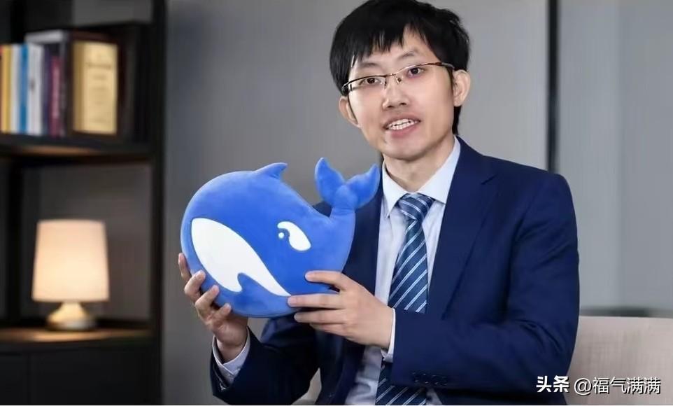 真的没见过梁文峰这种创始人，
别人融资是拼命稀释股权换钱，
他倒好，自掏腰包20