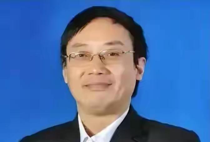 汤家凤8月6日一早发文，旗帜鲜明地指出：“这种损招对付华为只能适得其反，支持者会