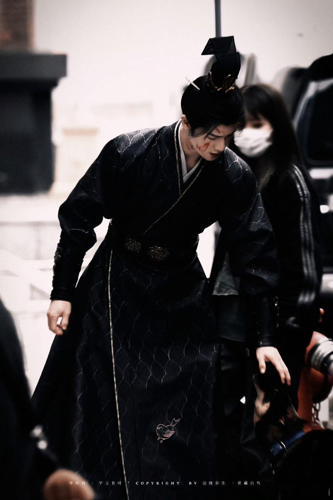 李昀锐归良辰战损造型来啦战损的神