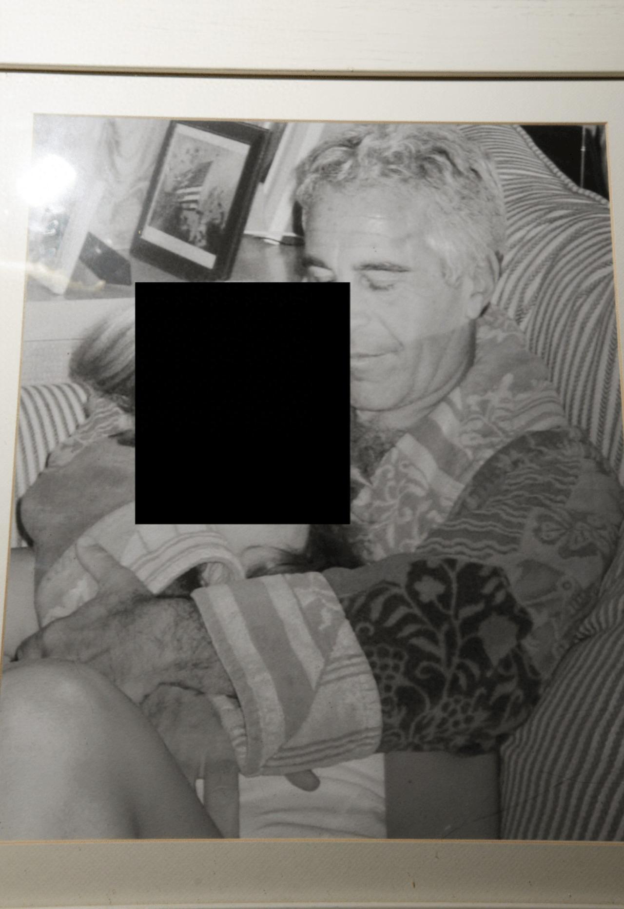 美国司法部公布新证据揭恋童案全貌，20年举报成历史黑幕，受害者何时等来正义？
2