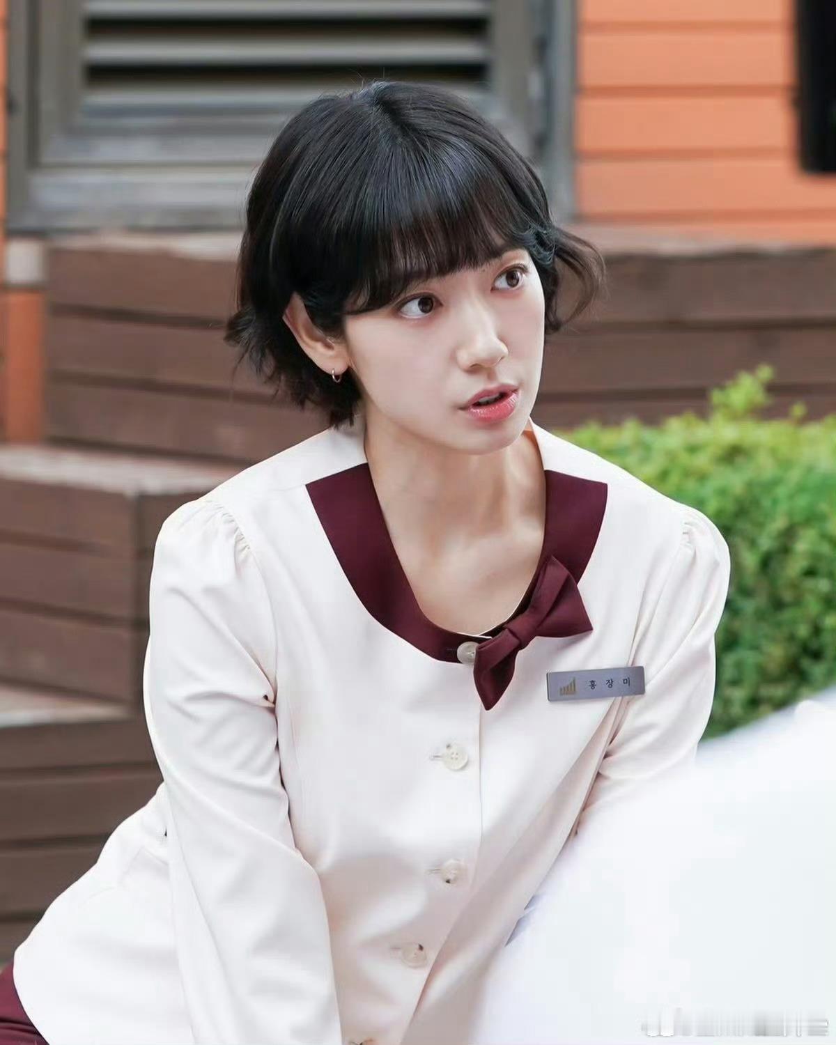 朴信惠老了好多 刷到朴信惠最近的照片 感觉是新剧妆造的原因，脸上少了几分少女的胶