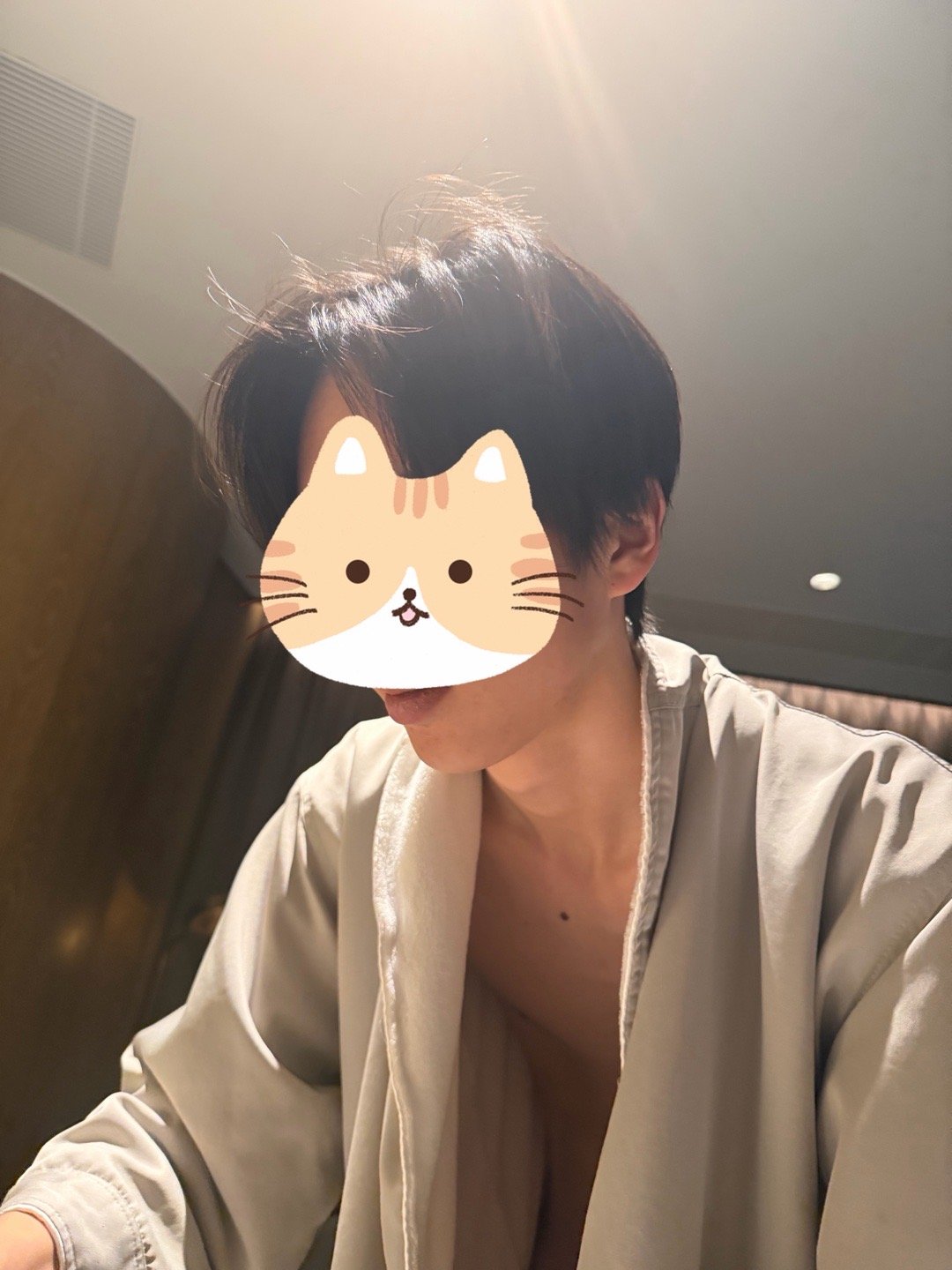 w真的太会伺候人了，昨天十二点到青岛，我又累又困又有点感冒，他点完饭我就困晕过去