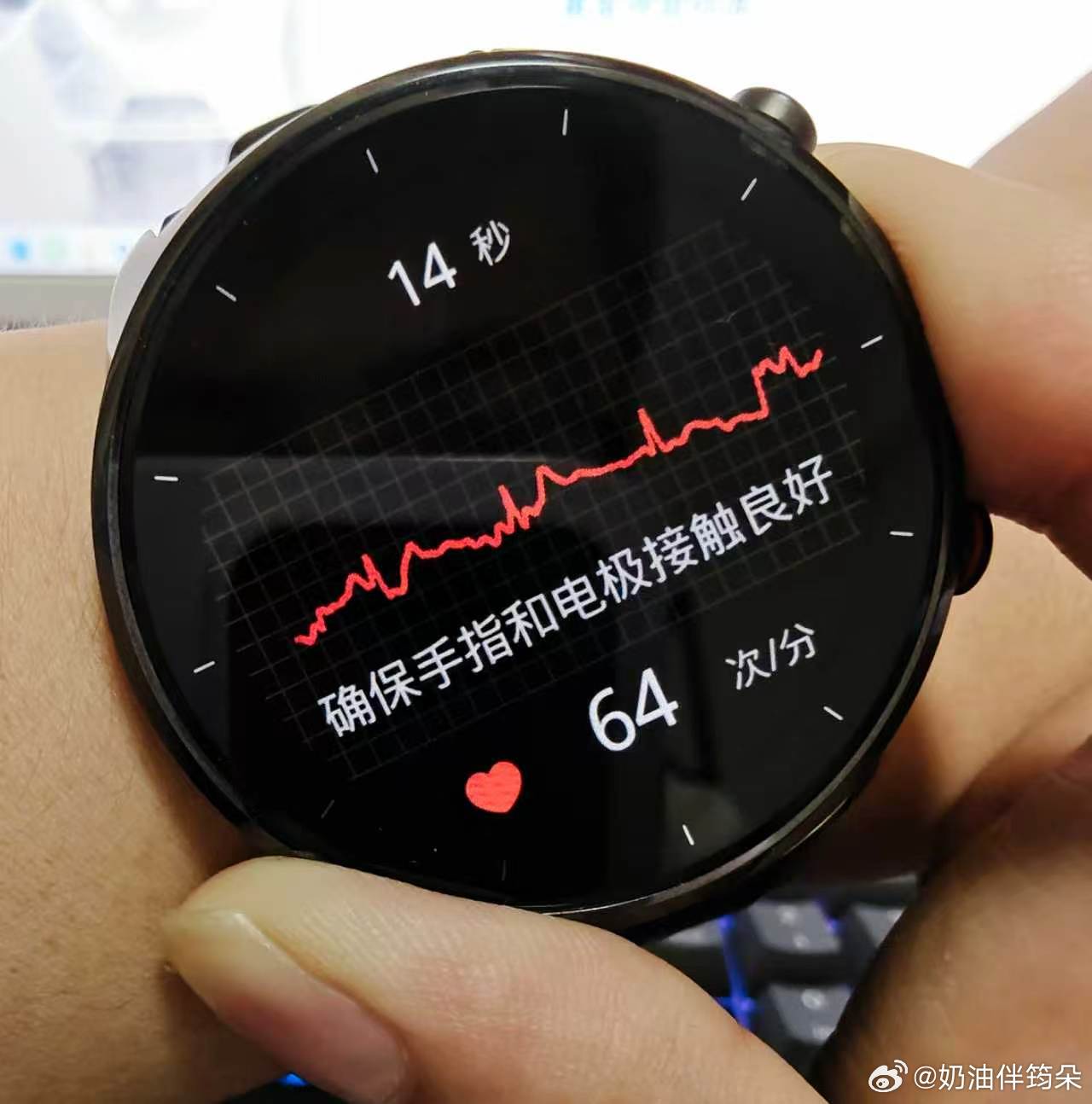 心慌那一下，你永远不知道什么时候来心慌胸闷从来不挑时间。有时候半夜醒来，有时候上