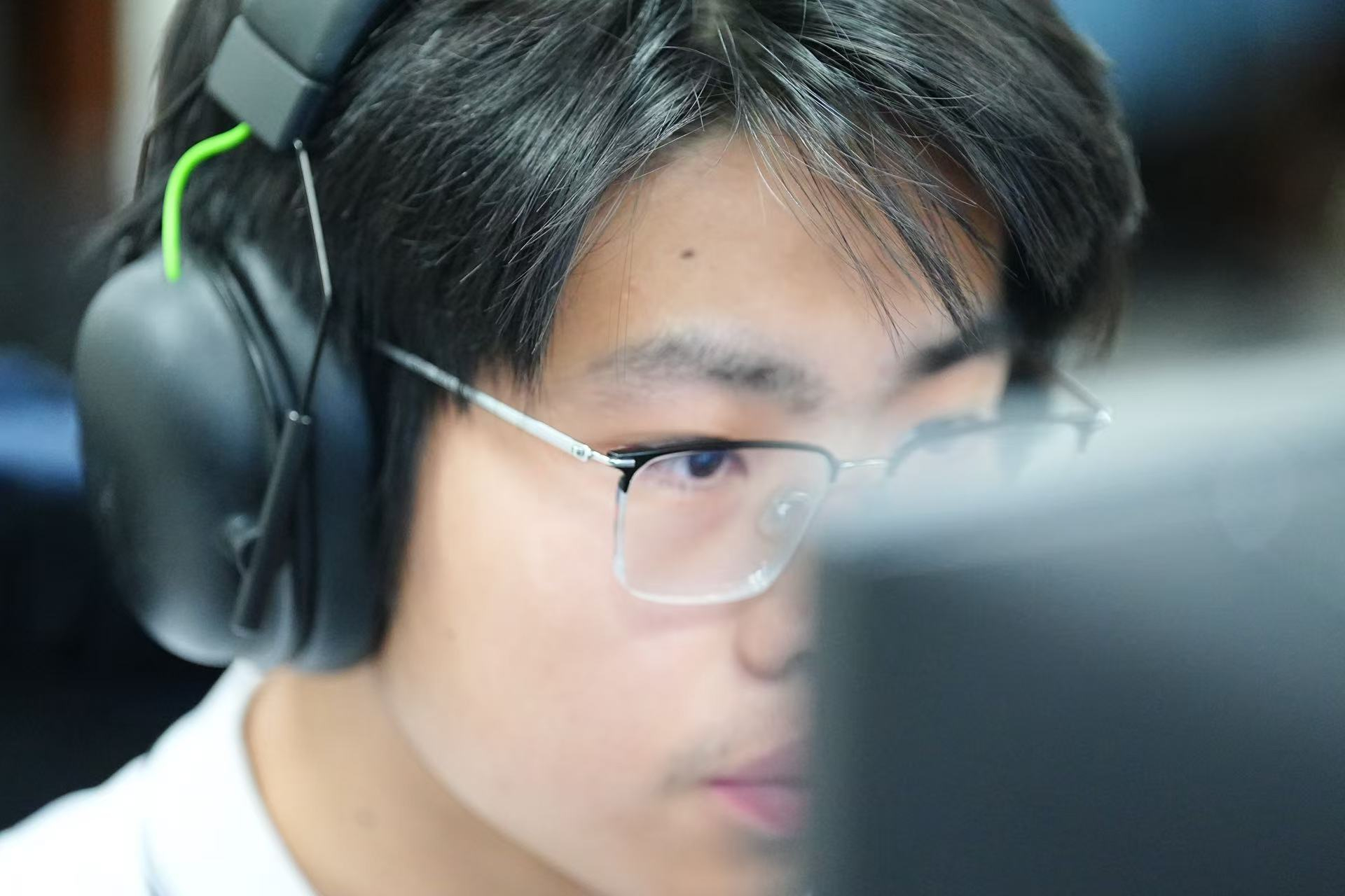 今晚大概率关灯吃面，太惨了。今天太忙了小作文也没来及完成，明天继续努力。 