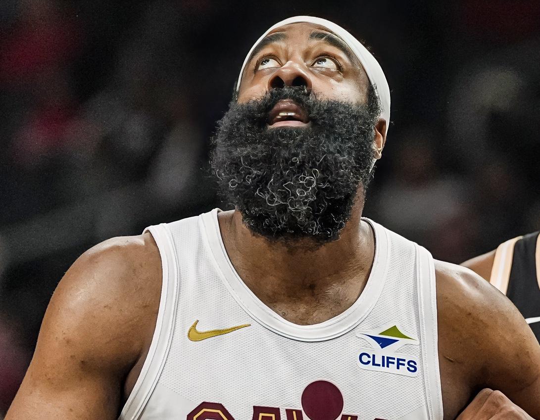 哈登：米球王，你得帮我管管骑士主帅阿特金森了，他这到处吹我，我压力好大的哦。
米