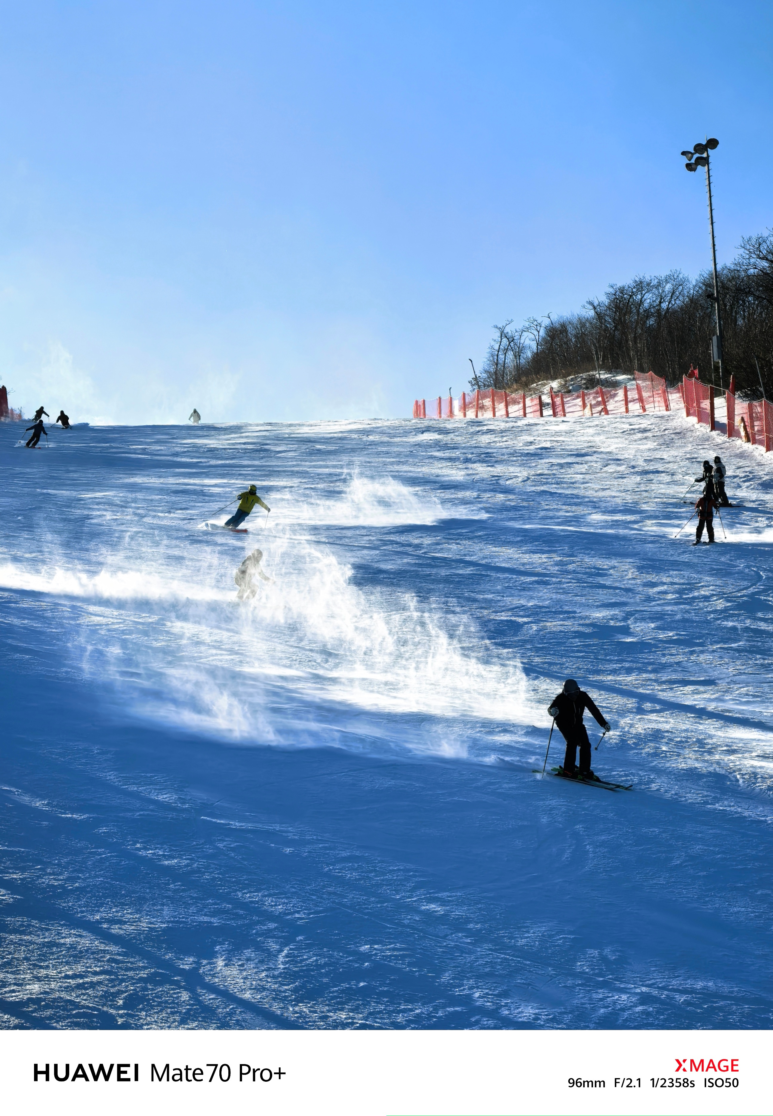 没想到在韩国迎来了大降温，大中午的 -13℃ 太不像话啦！[生病]整个雪场一半索