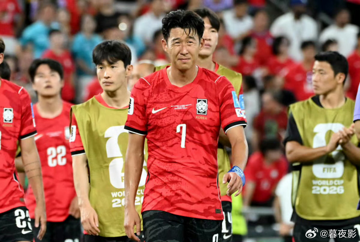 韩国媒体《体育朝鲜》发文唱衰韩国队世界杯小组出线！韩国遭三连暴击全文翻译如下：《