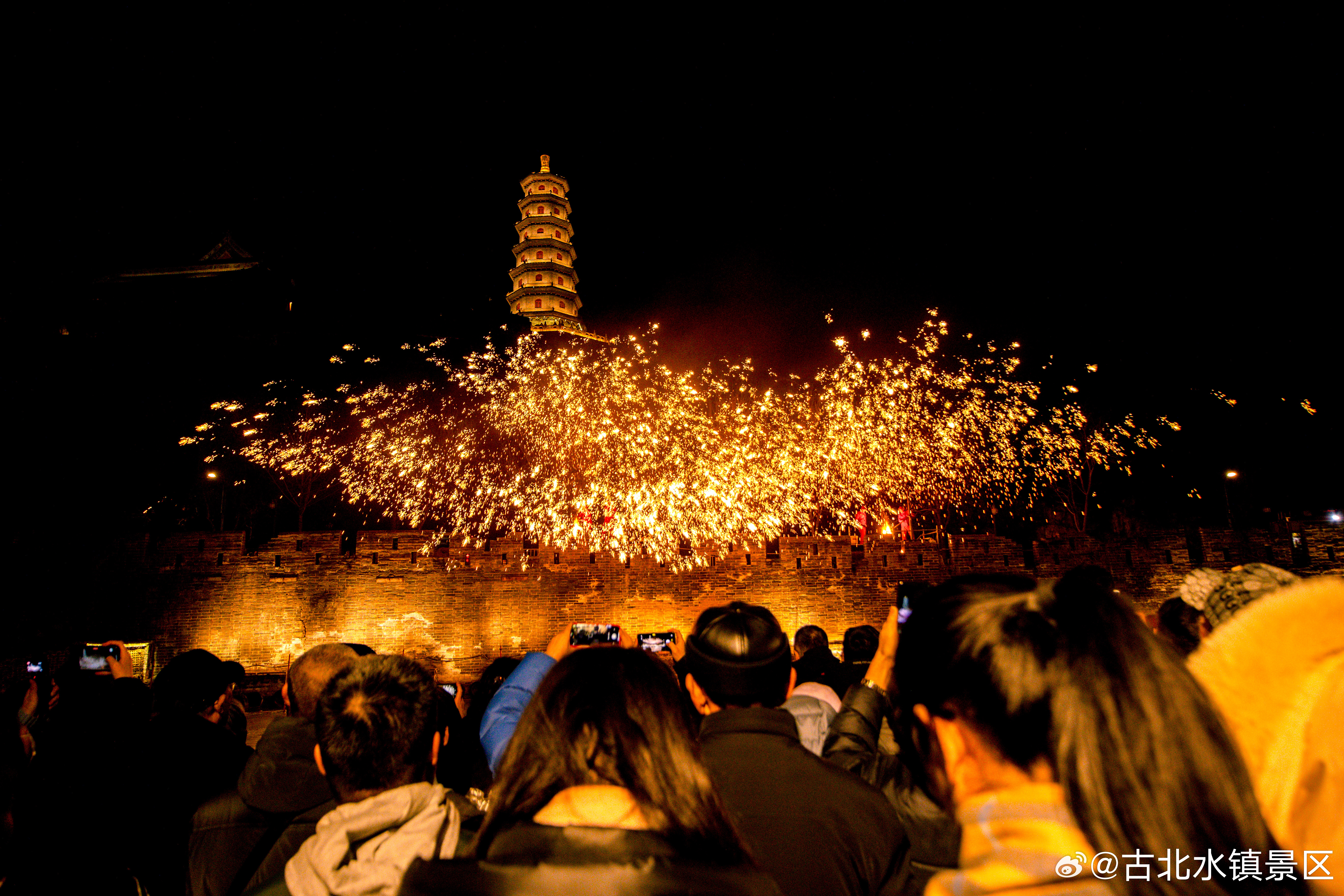 揽一怀夜色入梦藏几分期许待晨晚安，宝子们～#古北水镇# #司马台长城# #古北水