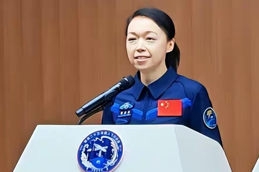 2026年5月24日夜，一朵紫荆花悄然开在了中国航天的任务标识上。40岁港籍女警