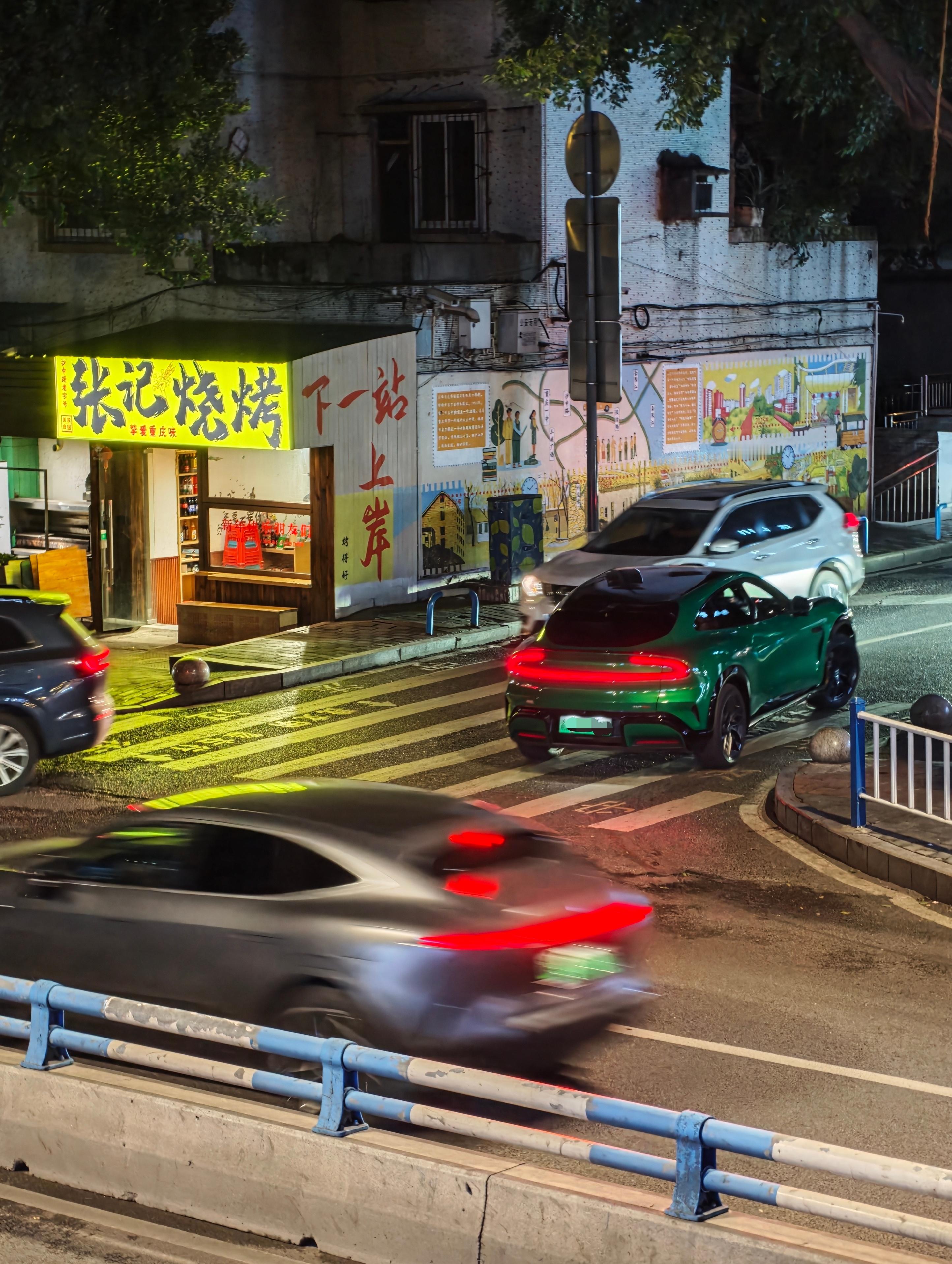 打造爆款的先决条件：你造的车能在路上迅速被路人认出。好车绝对要有无与伦比的辨识度