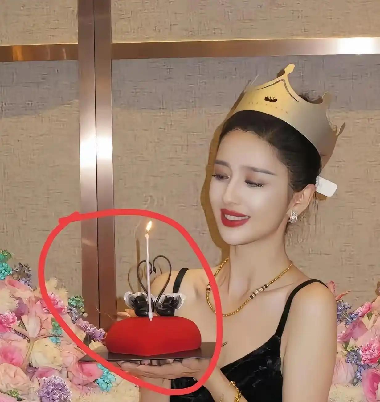 彻底被颠覆认知！佟丽娅生日巴掌大蛋糕，售价近3000，普通人真看不懂。

刷到佟