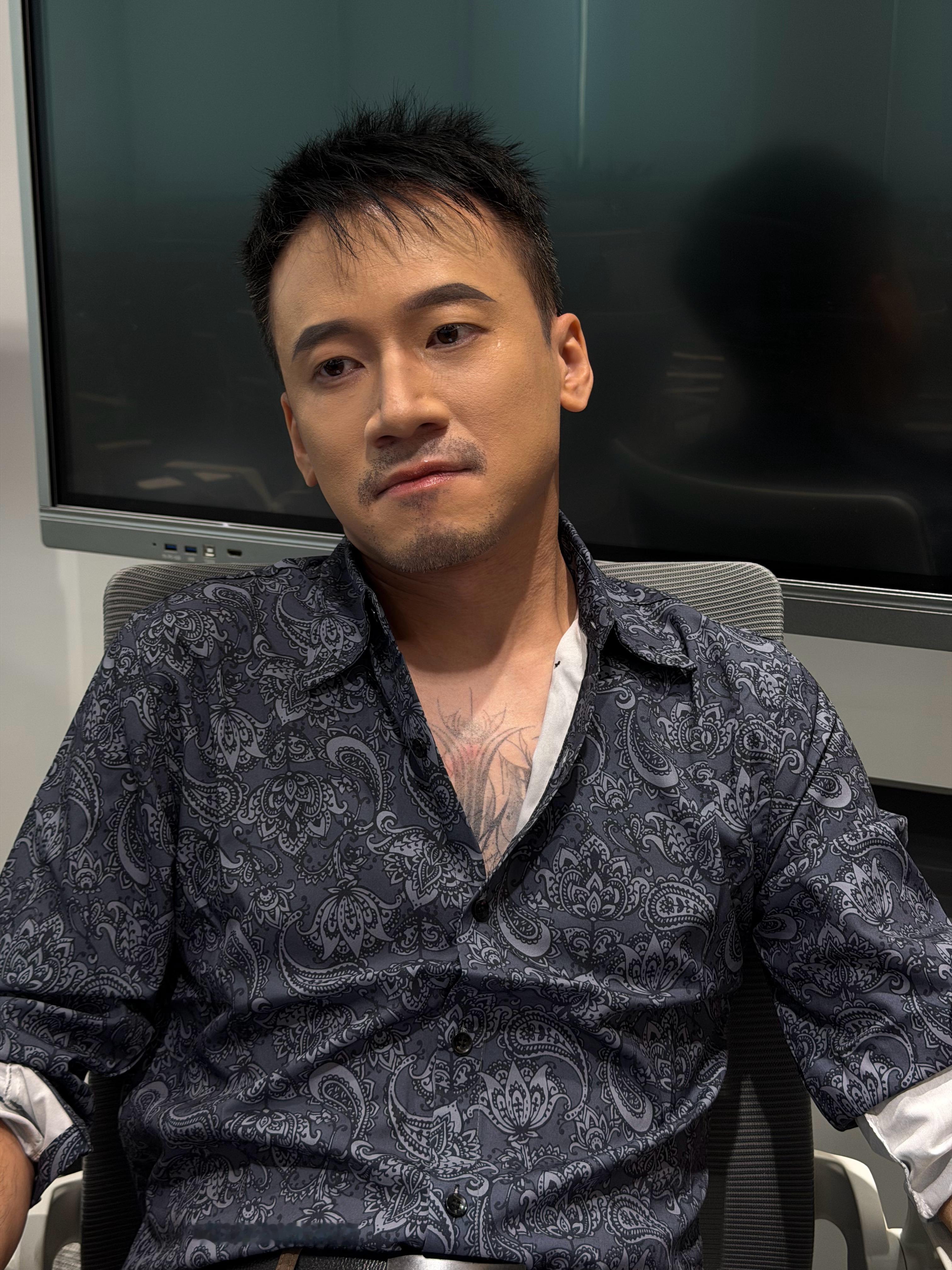 朋友说纹身很帅，也很有意义，我考虑要不要也纹一个 