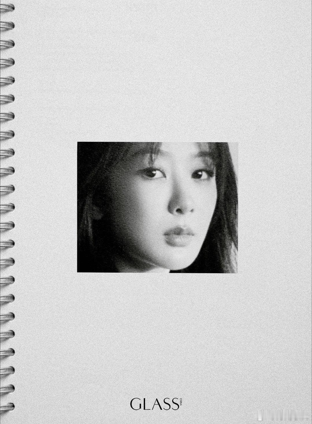 杨紫GLASS2026开年刊封面杨紫秉持“墨比金贵”之念，于时光中耐心沉淀。在角