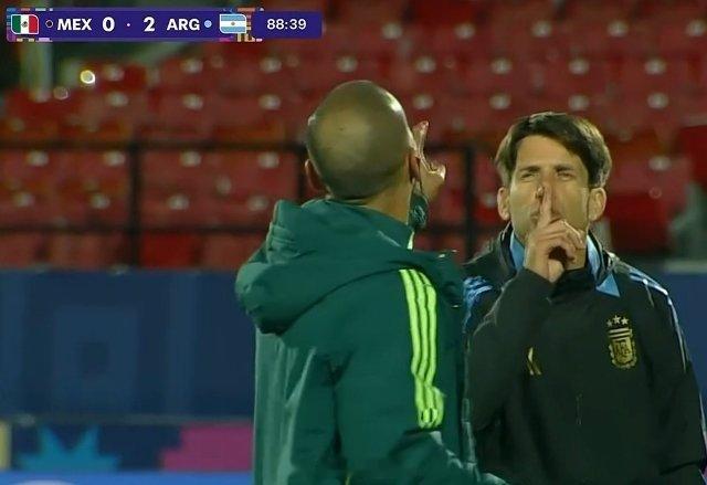 爱德华多·阿尔塞🇲🇽（墨西哥U20队教练）：“我不想谈论这些事情，因为这是足