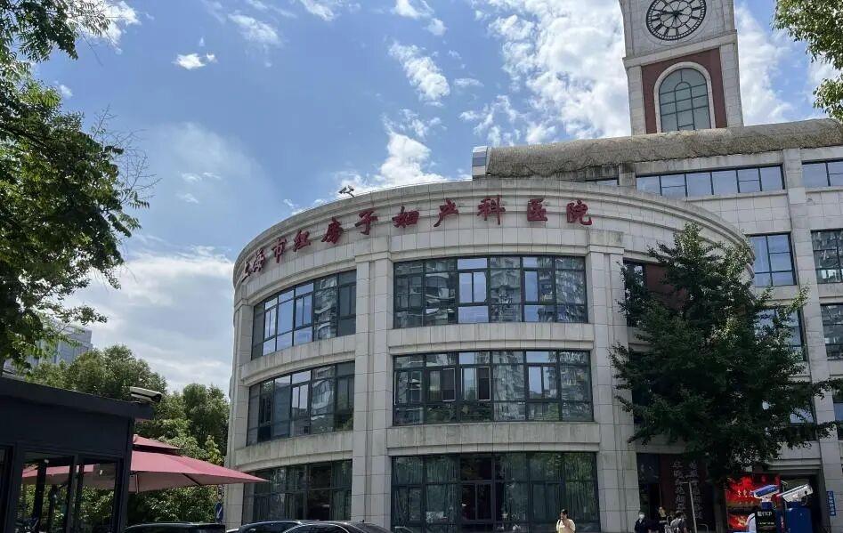 福建宁德，一女子平时正常吃饭，但肚子上的肉却越来越多，并且在2年时间，她胖了整整