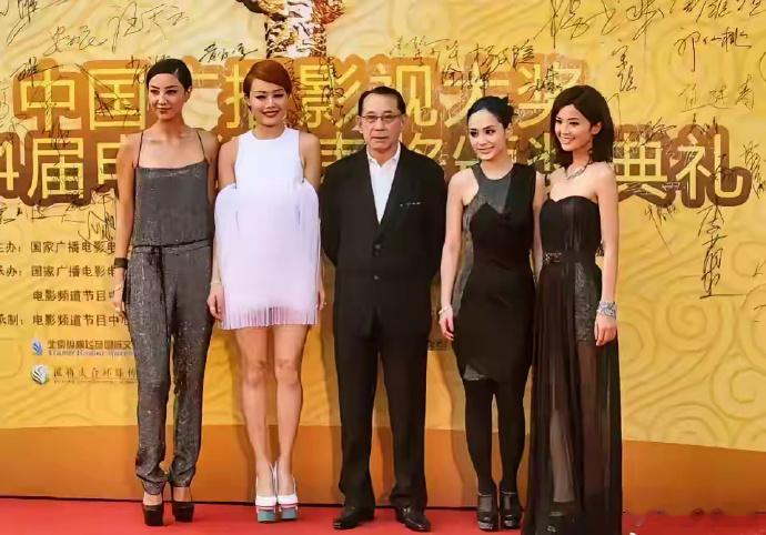 红毯现场，女明星的高跟鞋，没有最高只有更高！ ​ ​​​