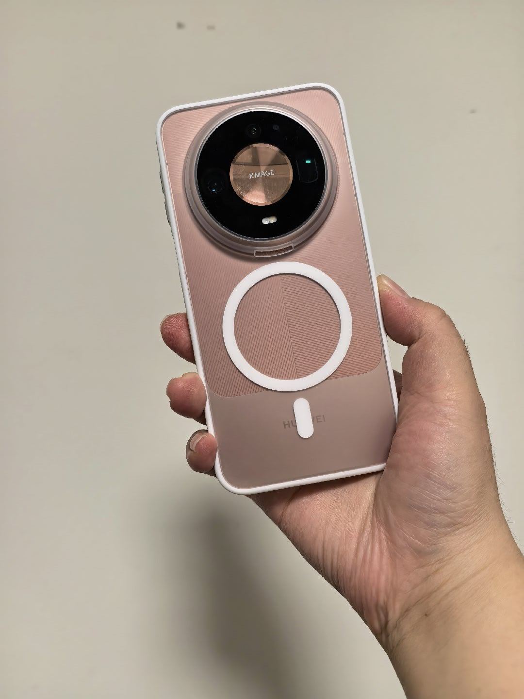 我发现我现在每次用新手机很喜欢买一个磁吸手机壳再用不是为了保护手机，是老燃油车没