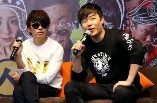 陈思诚这个人，除了和佟亚丽离婚这件事惹得不少网友不满外，其实还挺有才华的。
 
