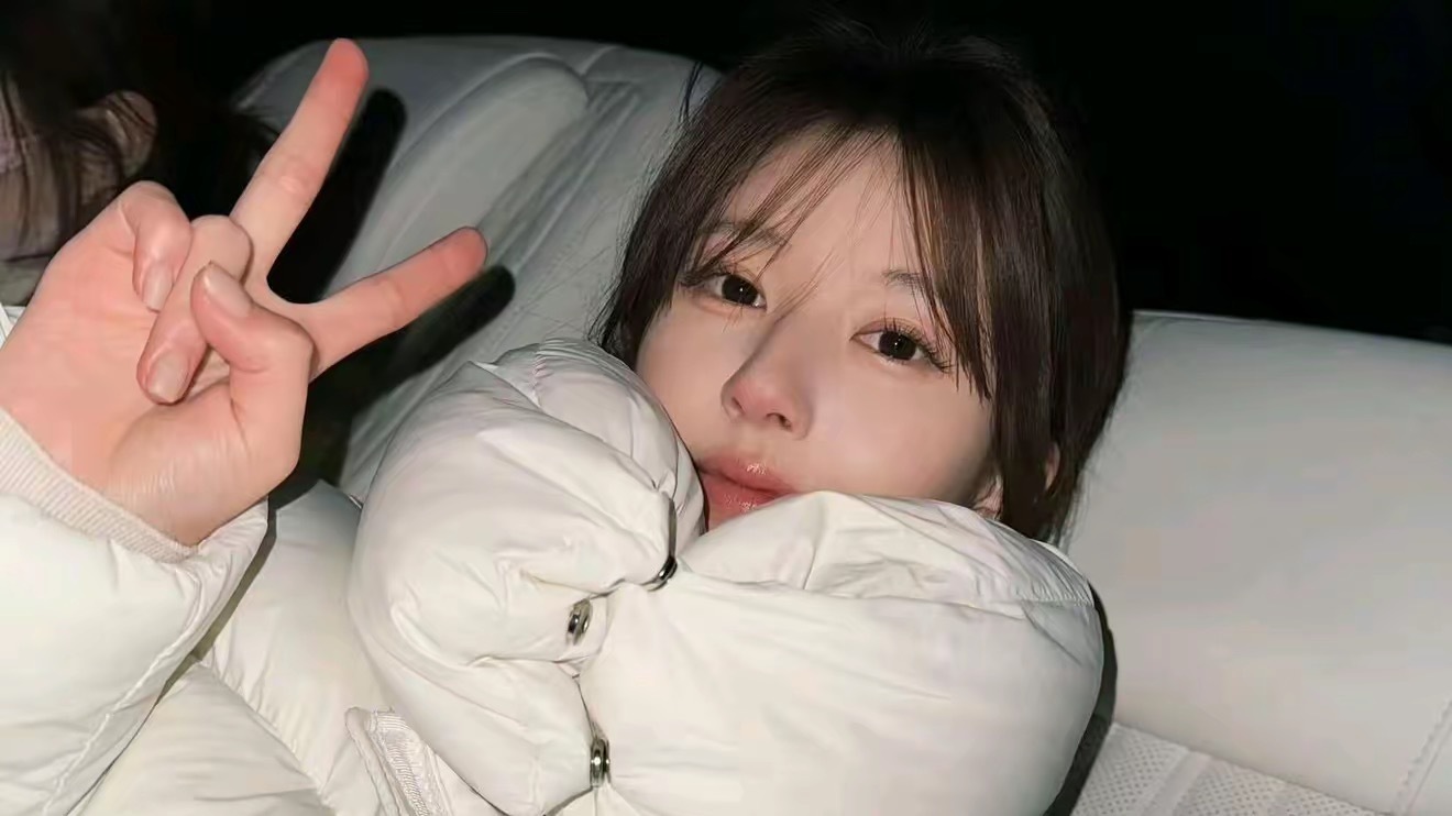 赵露思  zls赵露思zls赵露思全新单曲别装了在我枯燥无味的生活里，你就是我的