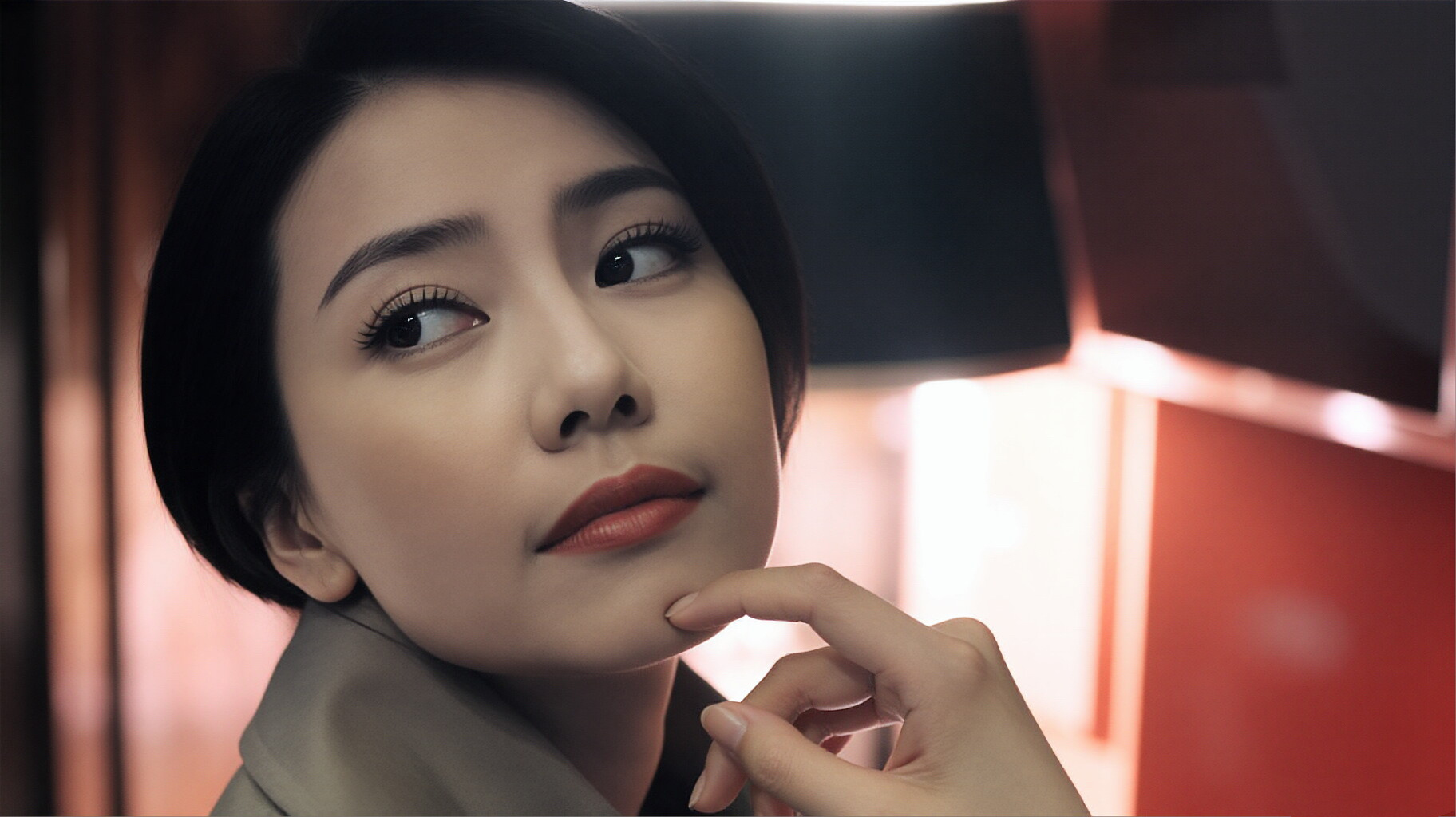 高圆圆 这张短发造型真的太戳人了！自带一种“不管谁看都从容自在”的松弛感，完美踩