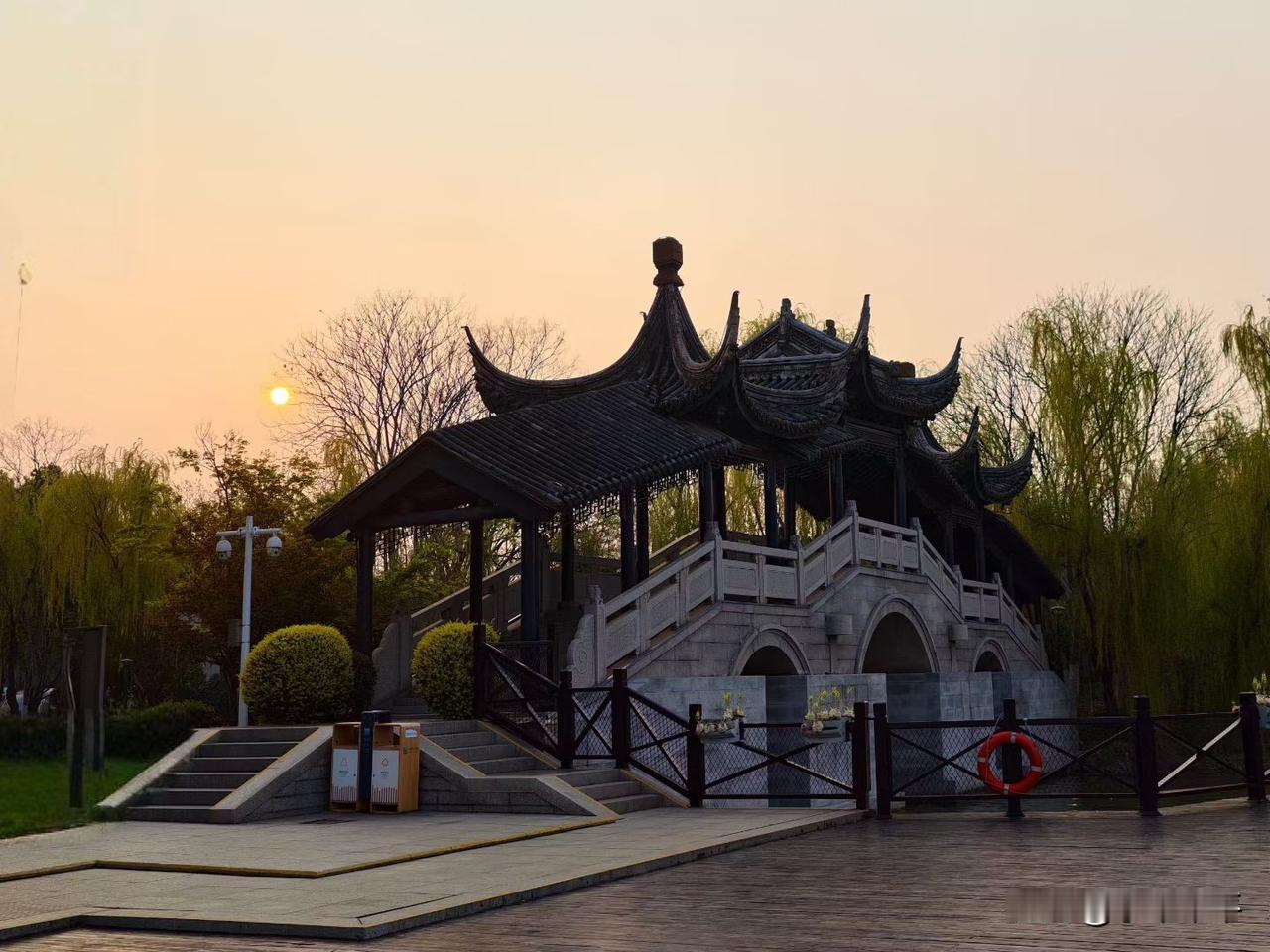 “天下兴亡，匹夫有责”还可以这么理解？
——什么？要我一个普通人为兴亡负责？我负