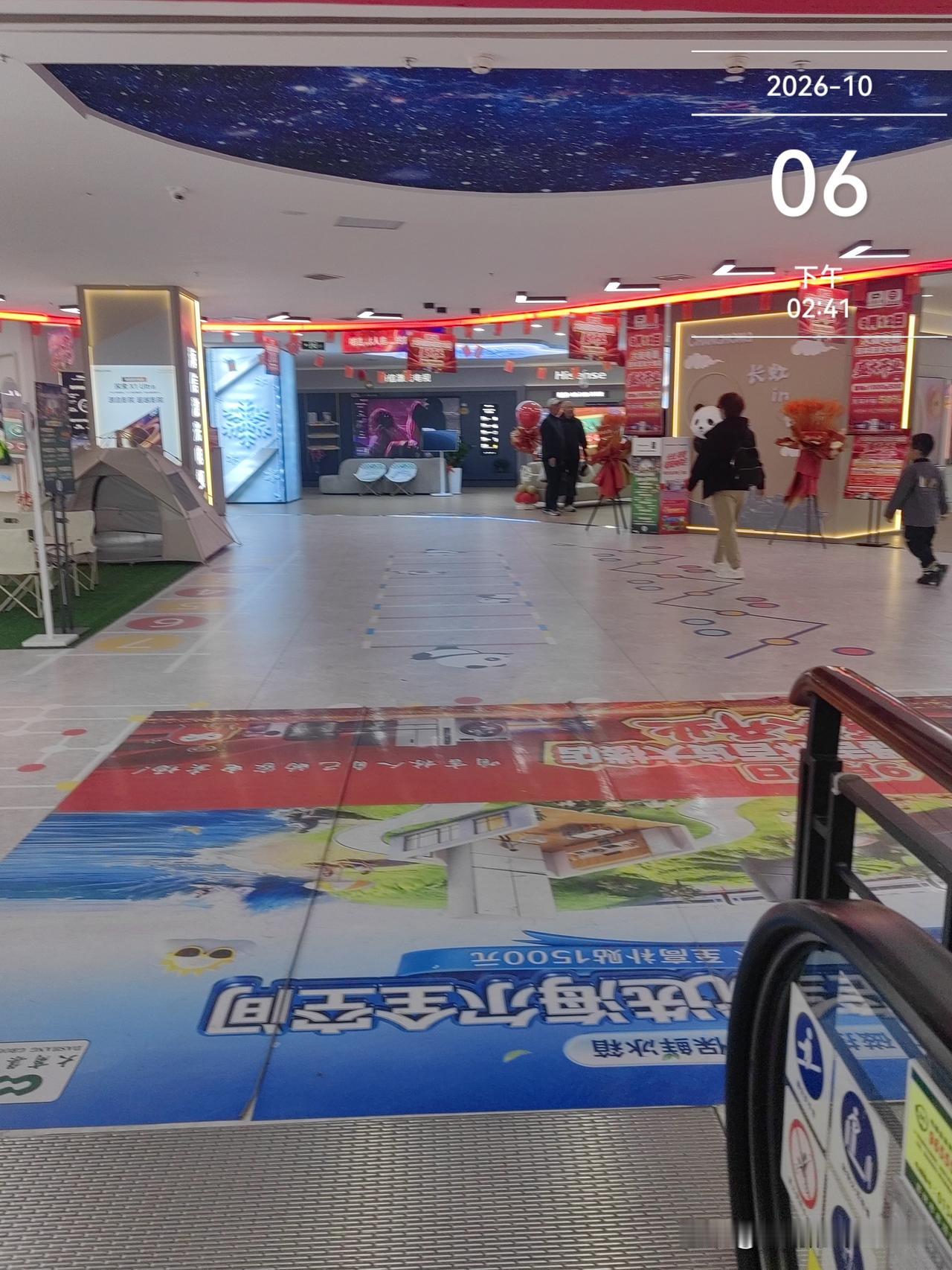 坐标吉林市，2026年10月6日傍晚17:45分，三个退休老头想给吉林市百货大楼
