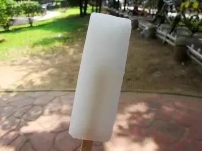 #你吃过最便宜的冰棍多少钱一根?#过去的冰棍都是2分钱一根。
