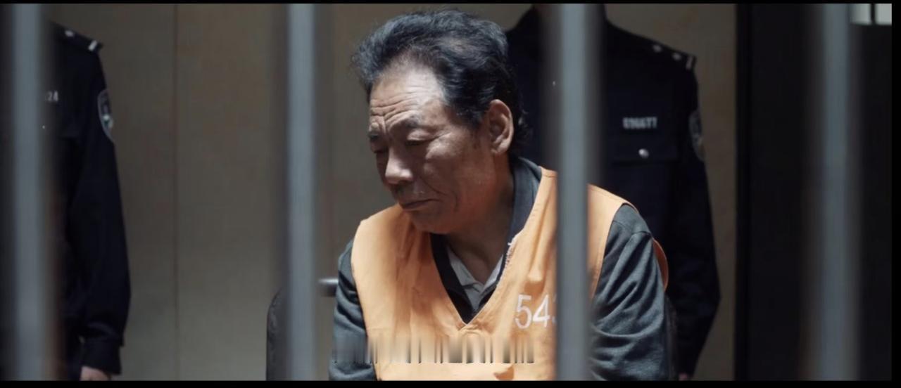 《我是刑警》中白银连环杀人案凶手被抓，在监狱里记者问了他一个问题，杀了这么多人，