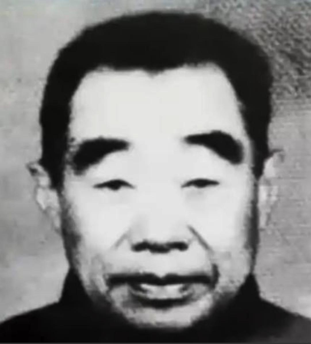 1949年，西宁解放，一瘸腿放牛奴冲进解放军驻地，对哨兵喊：“我是失踪12年的红