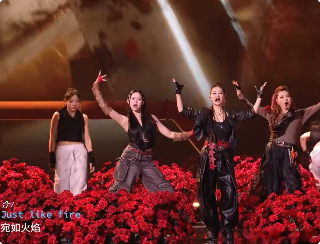 乌兰图雅英文唱跳乘风2026英文唱跳驾驭得游刃有余，这业务能力真的没话说 