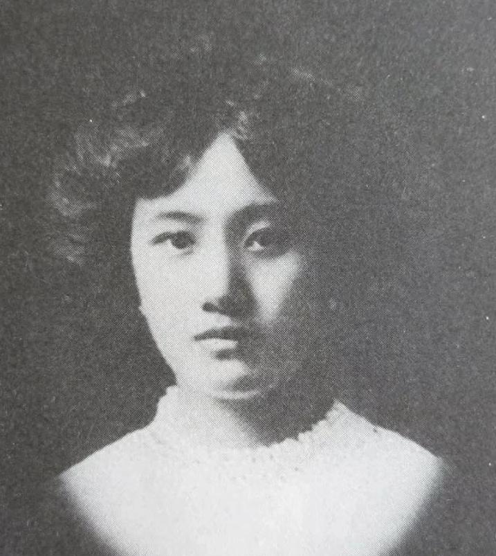 1914年，27岁军官要给14岁妓女赎身，老鸨要3万赎金，他正要付钱，却被青楼女