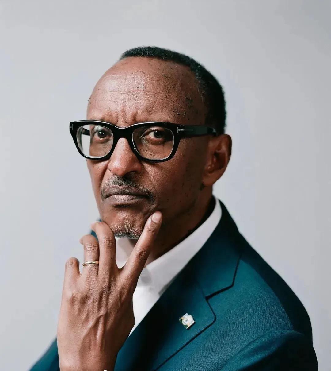 刚刚，

非洲传来一个大动作！

卢旺达宣布：

正式启用中国承建的跨境公路，还