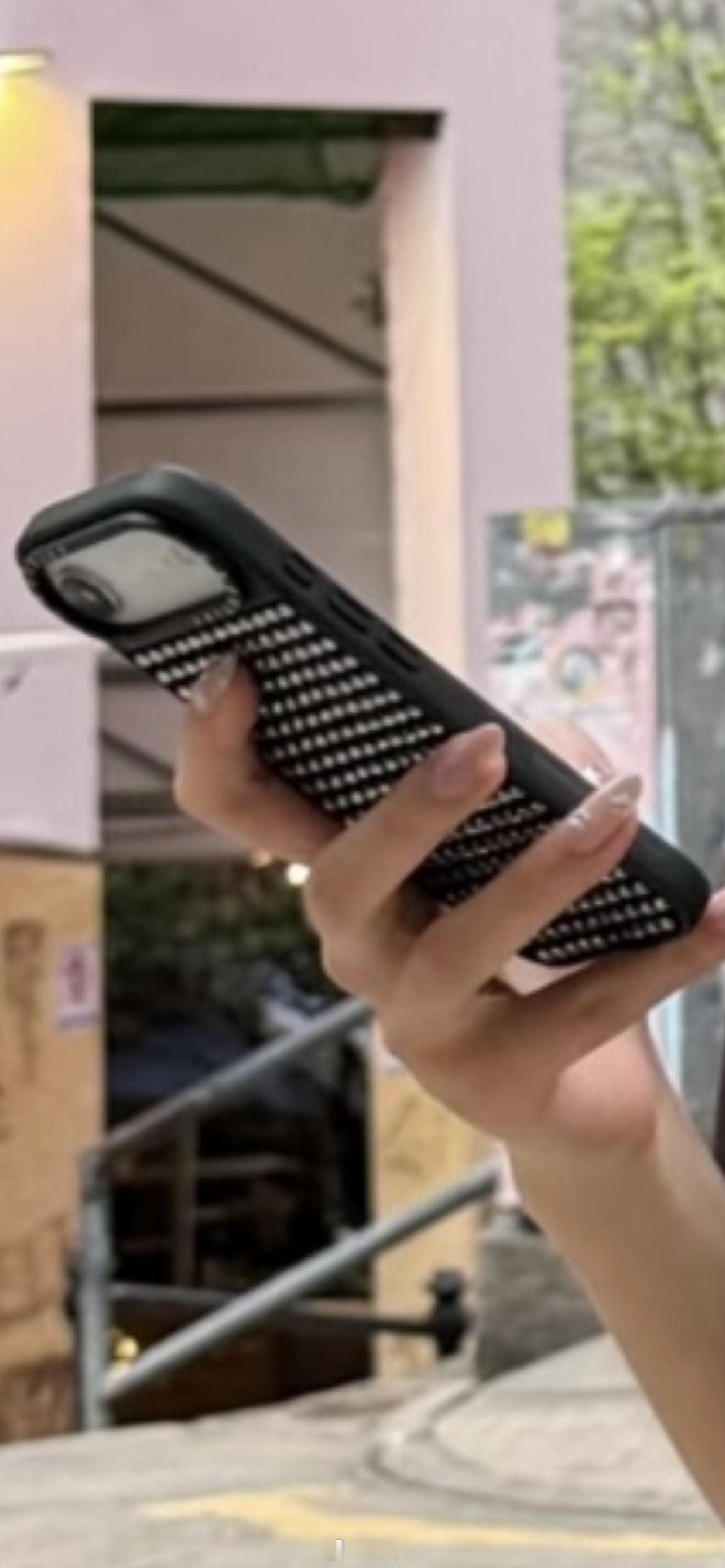 你没看错，这是一台iPhone Air！ 
